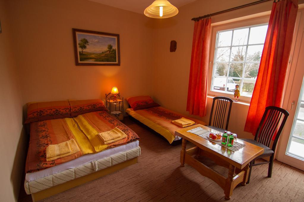 Villa Hedi Panzió Dunakiliti Quarto foto