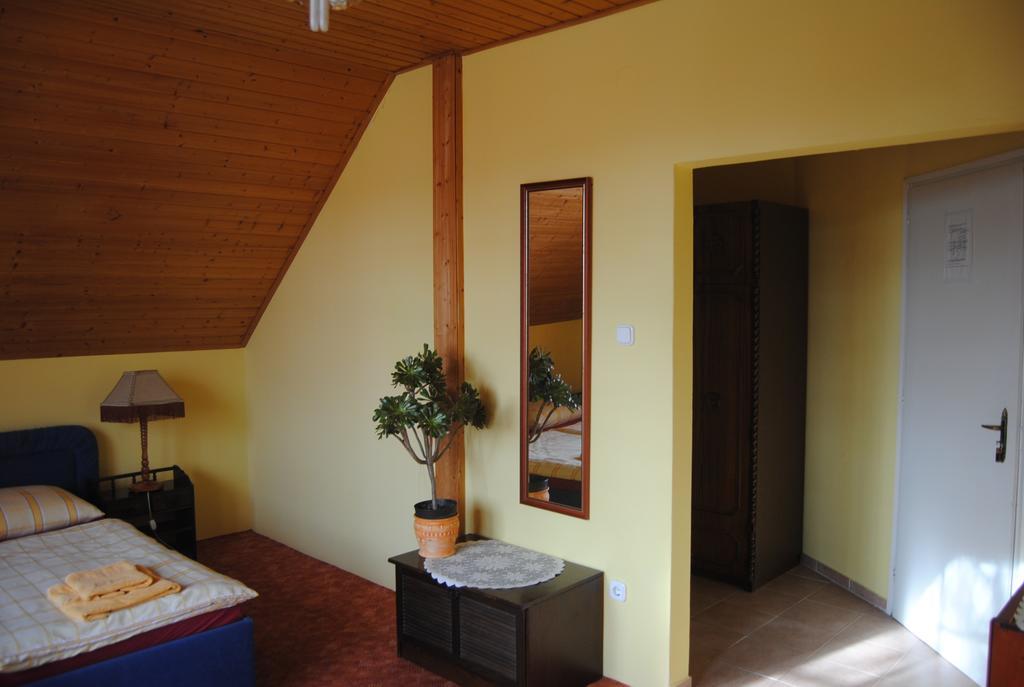 Villa Hedi Panzió Dunakiliti Exterior foto